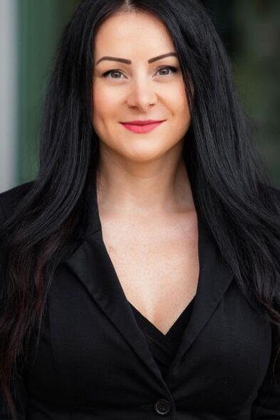 Portrait of Ariane Blazek, Sales Consultant, Partner.