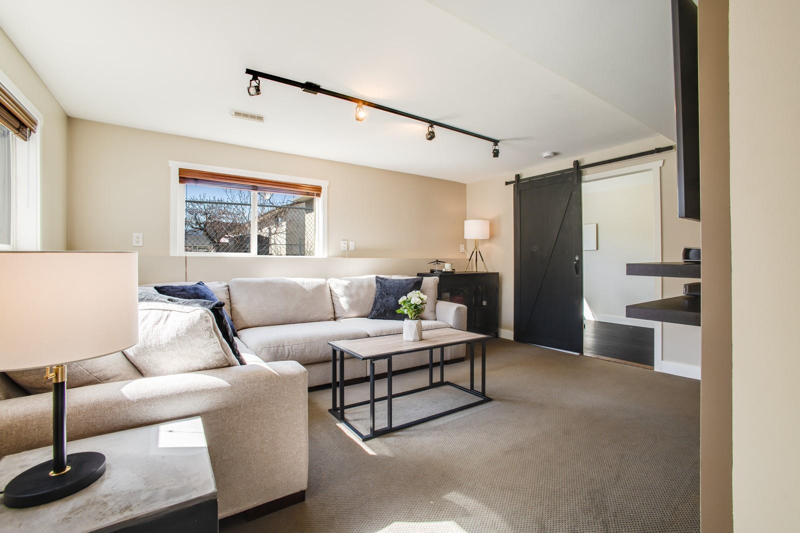 819 Cadder Avenue, Kelowna Property Listing