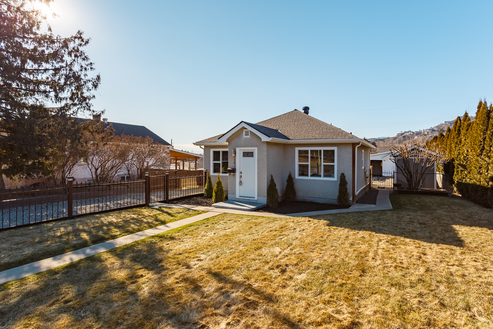 842 Glenmore Dr, Kelowna Property Listing